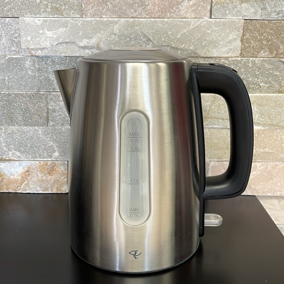 President's Choice Stainless Steel Cordless Kettle - Picture 11 of 15